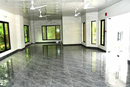 Building Sized 5500 Square Feet Available In G-8