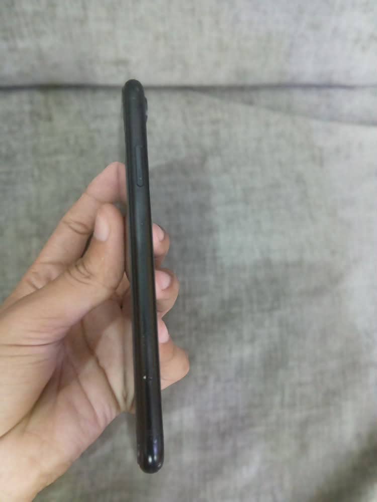 Apple iPhone XR 1