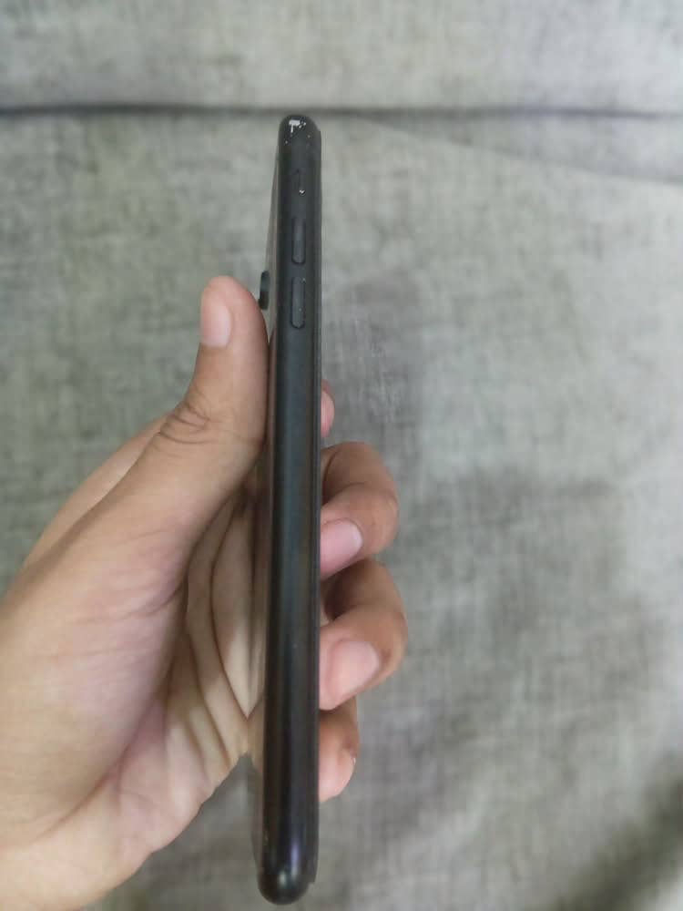 Apple iPhone XR 4