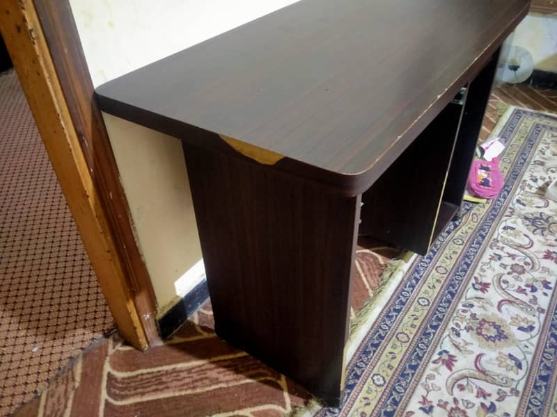 solid  , clean and strong table 5