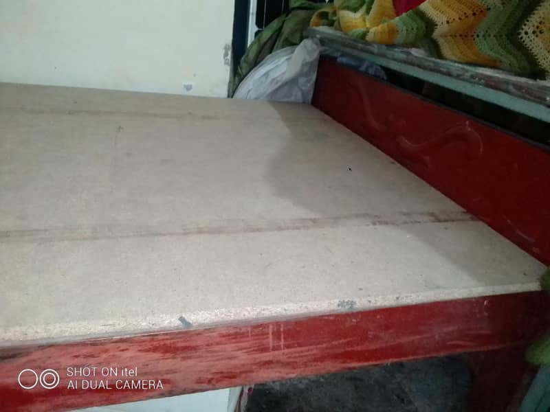 سنگل بیڈ لکڑی کا بہت مضبوط اور اچھی حالت میں ۔ 7