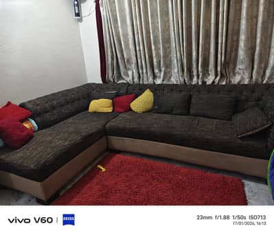 L shaped sofa in excellent condition