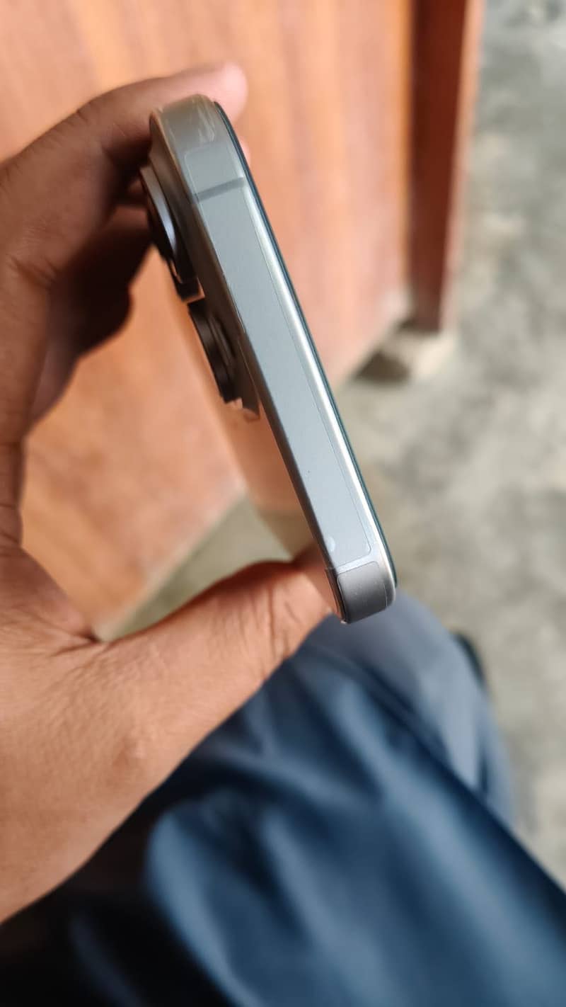 Apple iPhone 15 Pro Max 4
