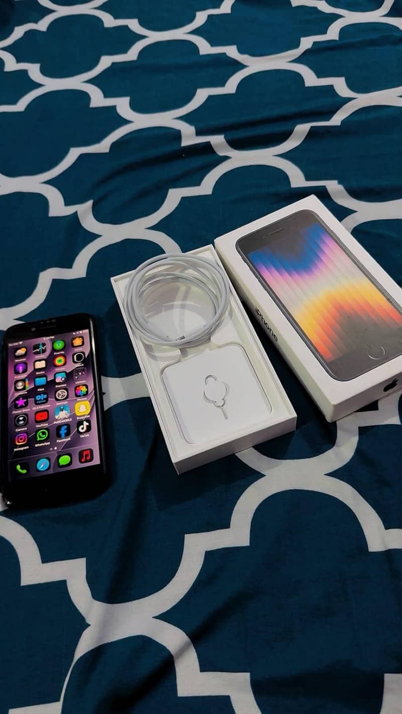 Apple iPhone SE 3rd 0