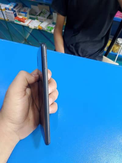 Samsung Mobile A10 3 32 hy all ok box ka Sath hy