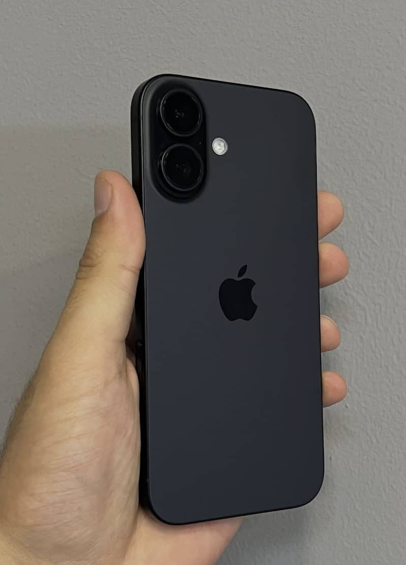 Apple iPhone 16 0
