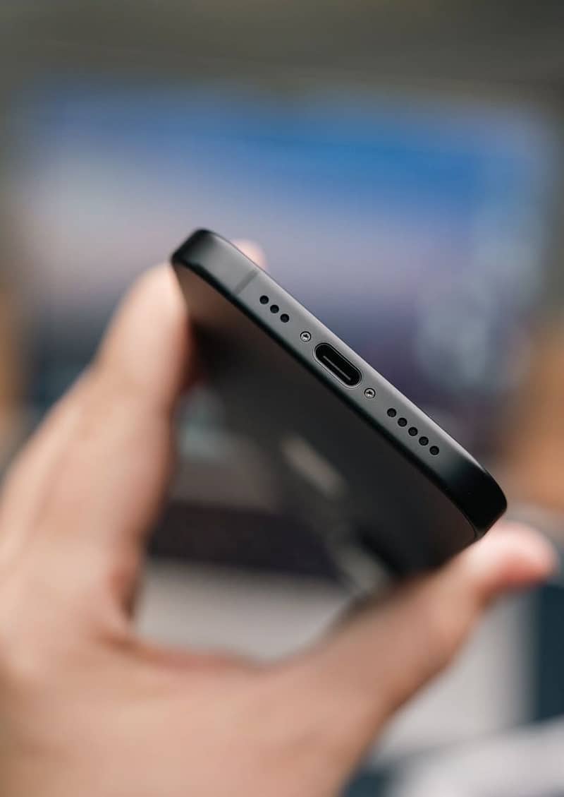 Apple iPhone 16 2