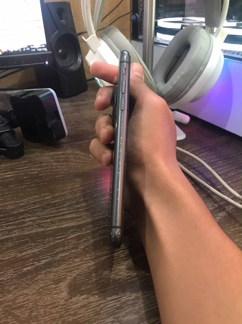 Apple iPhone 11 8