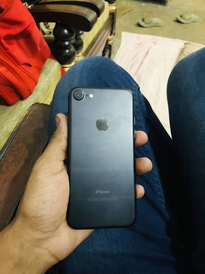 Apple iPhone 7 0