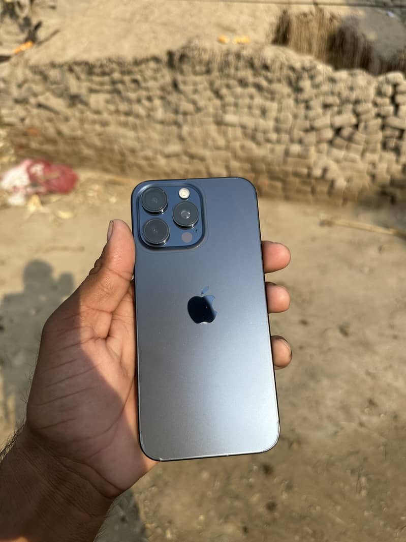 Apple iPhone 15 Pro Max 1