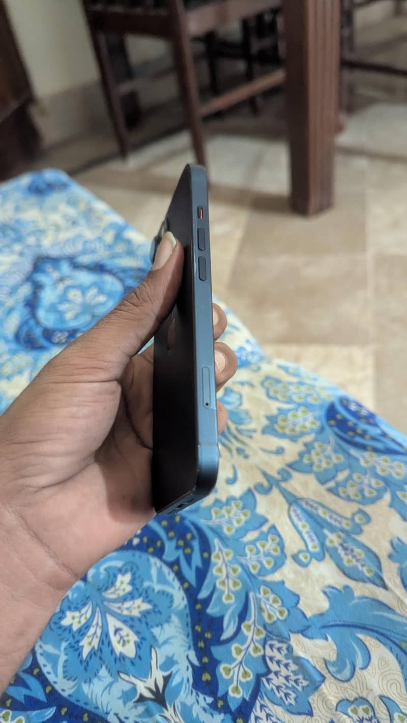 Apple iPhone 13 1