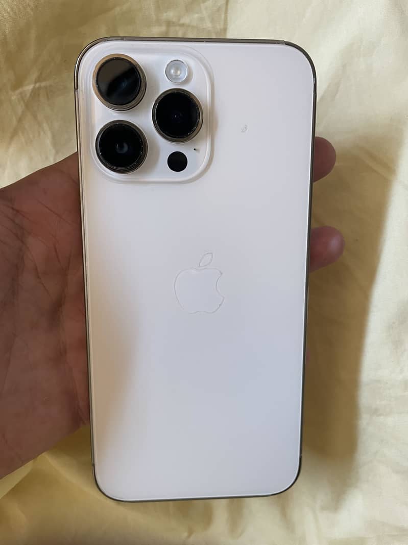 Apple iPhone 14 Pro Max 1