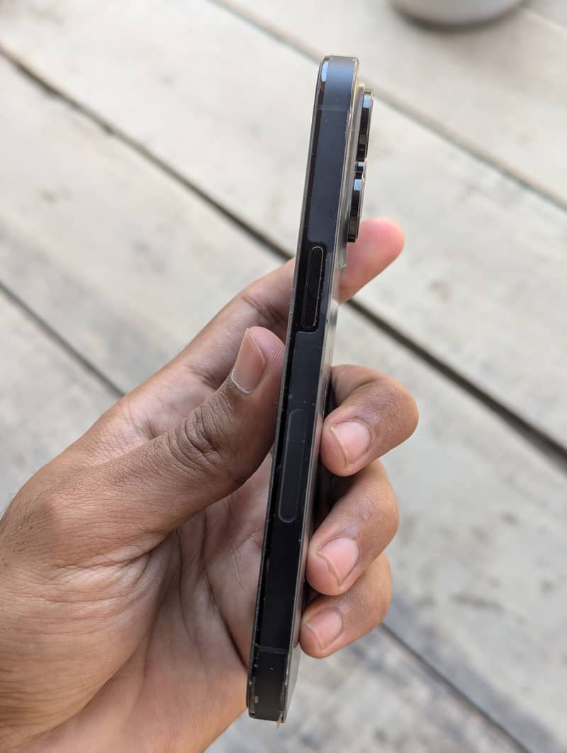 Apple iPhone 14 Pro 1
