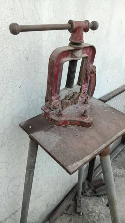 Threading tool and wice