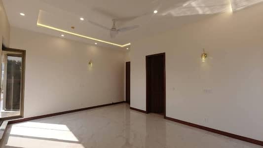 EXCLUSIVE RENTAL OPPORTUNITY 1 KANAL LUXURY HOUSE FOR RENT Prime Location: DHA Phase 8, Lahore