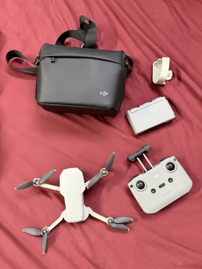 DJI Mini 2 SE Fly More Combo Only 17 Flights 10/10 Like New