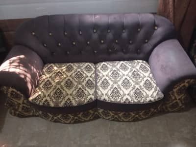 Sofa For sale only interested people msg me
