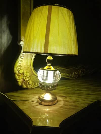 furniture ka sat rakhna ka liya lamps