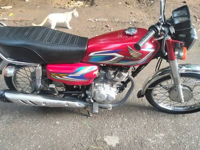 Honda 125  2021 model or 2022 ka sticker laga hua hai. O37O48I5729
