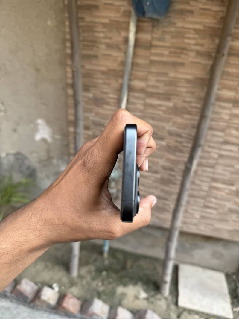 Apple iPhone 15 Pro 0
