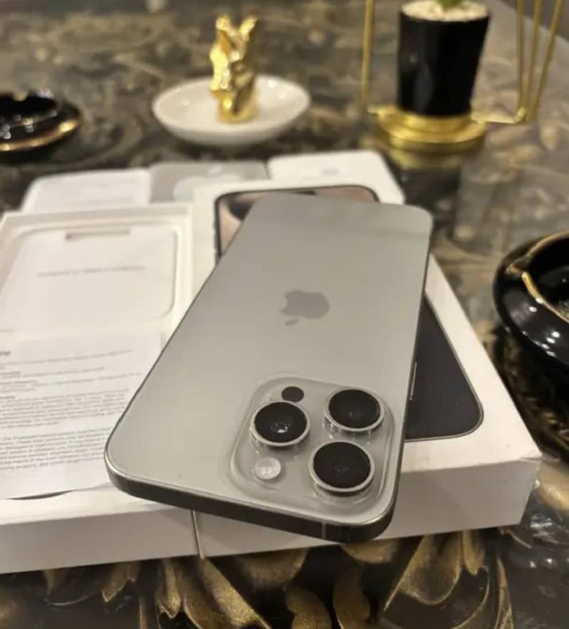Apple iPhone 15 Pro Max 0