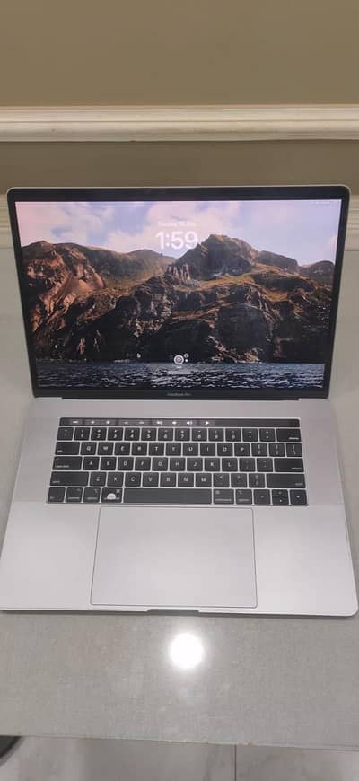 APPLE MAC BOOK PRO (2018)
