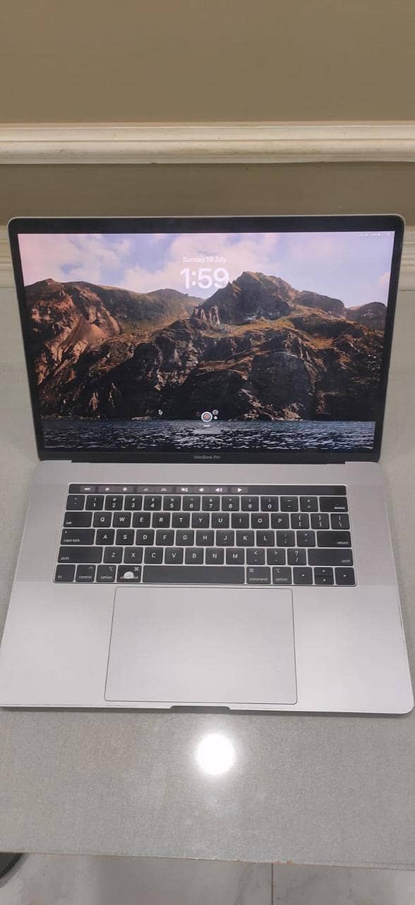APPLE MAC BOOK PRO (2018) 0