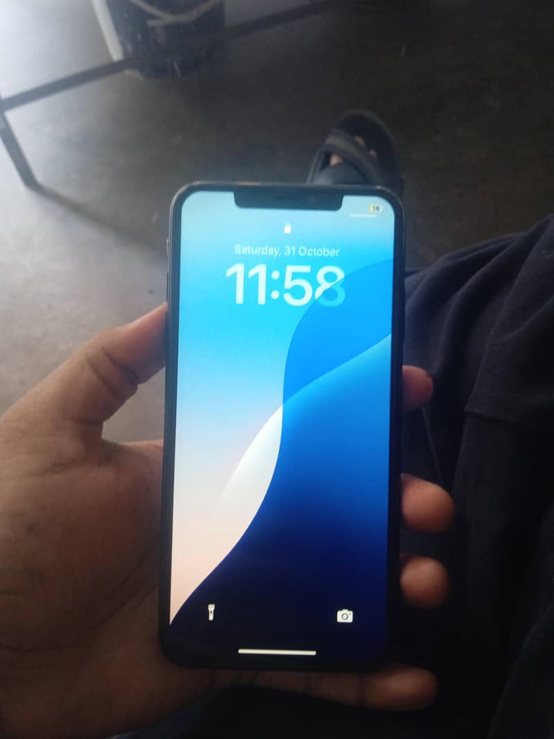 Apple iPhone XS Max 1
