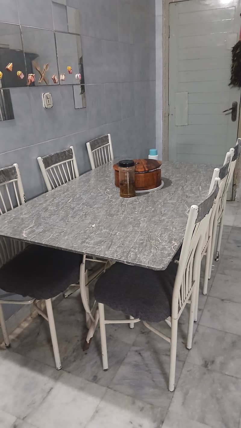 Dining table 0