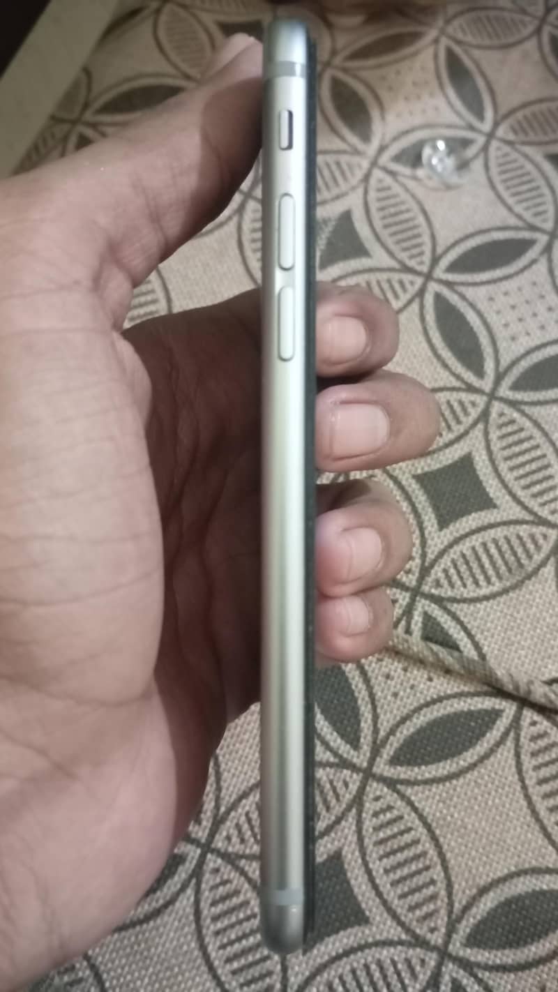 Apple iPhone 6S 1
