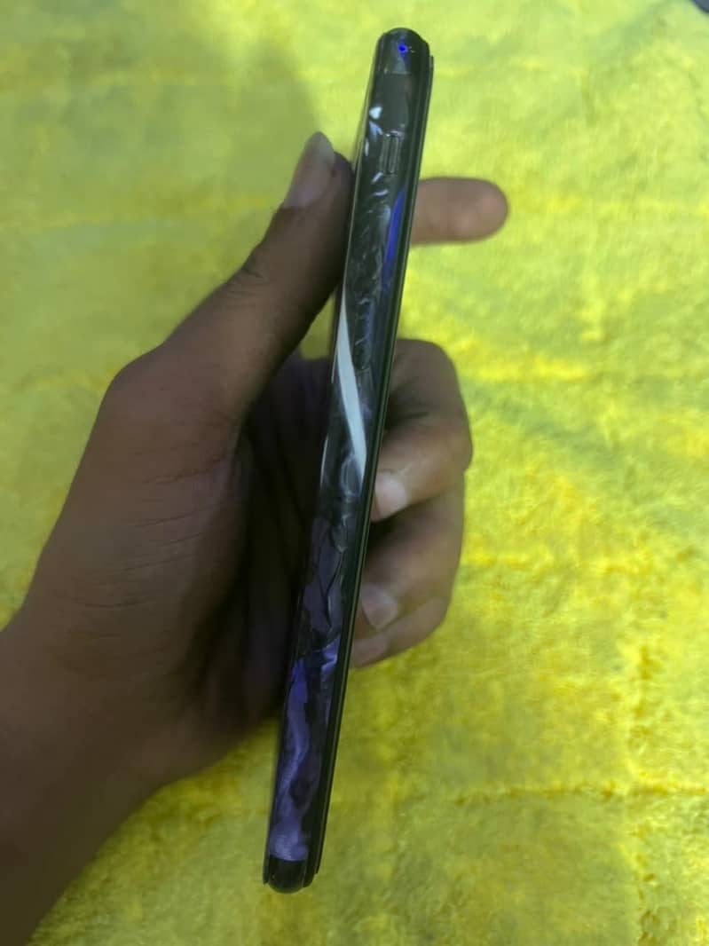 Apple iPhone X 4
