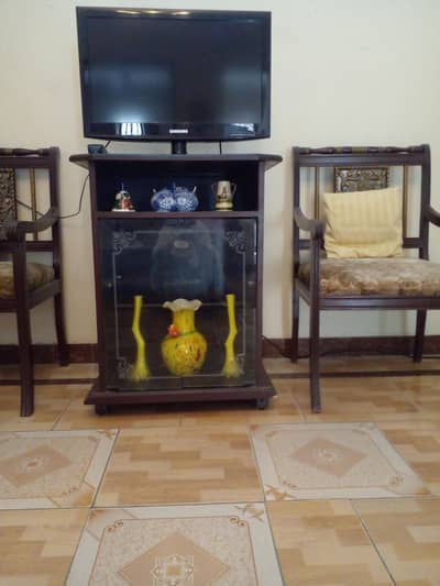 Its cabnit +t. v trolley.
