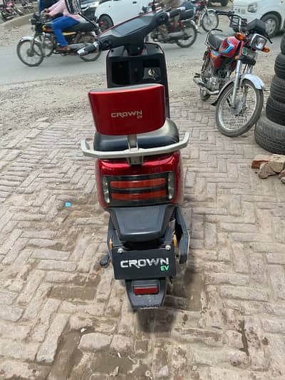 Crown T20 electric scooty