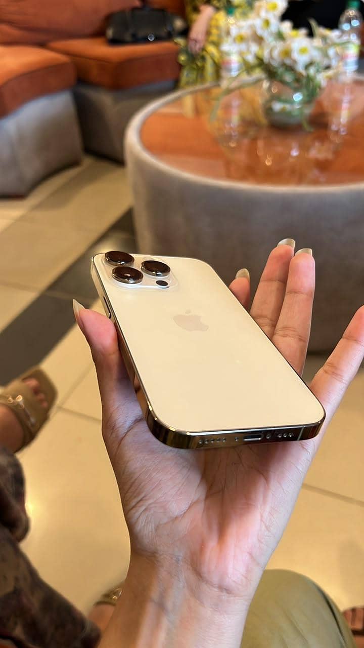 Apple iPhone 14 Pro 0
