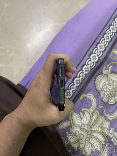 Apple iPhone 16