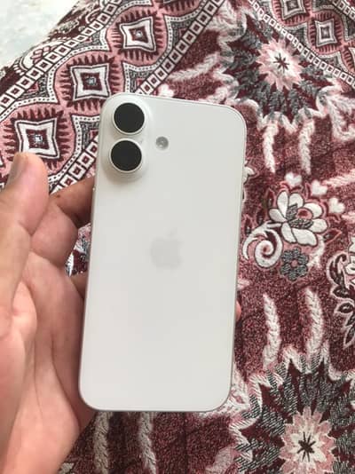 Apple iPhone 16