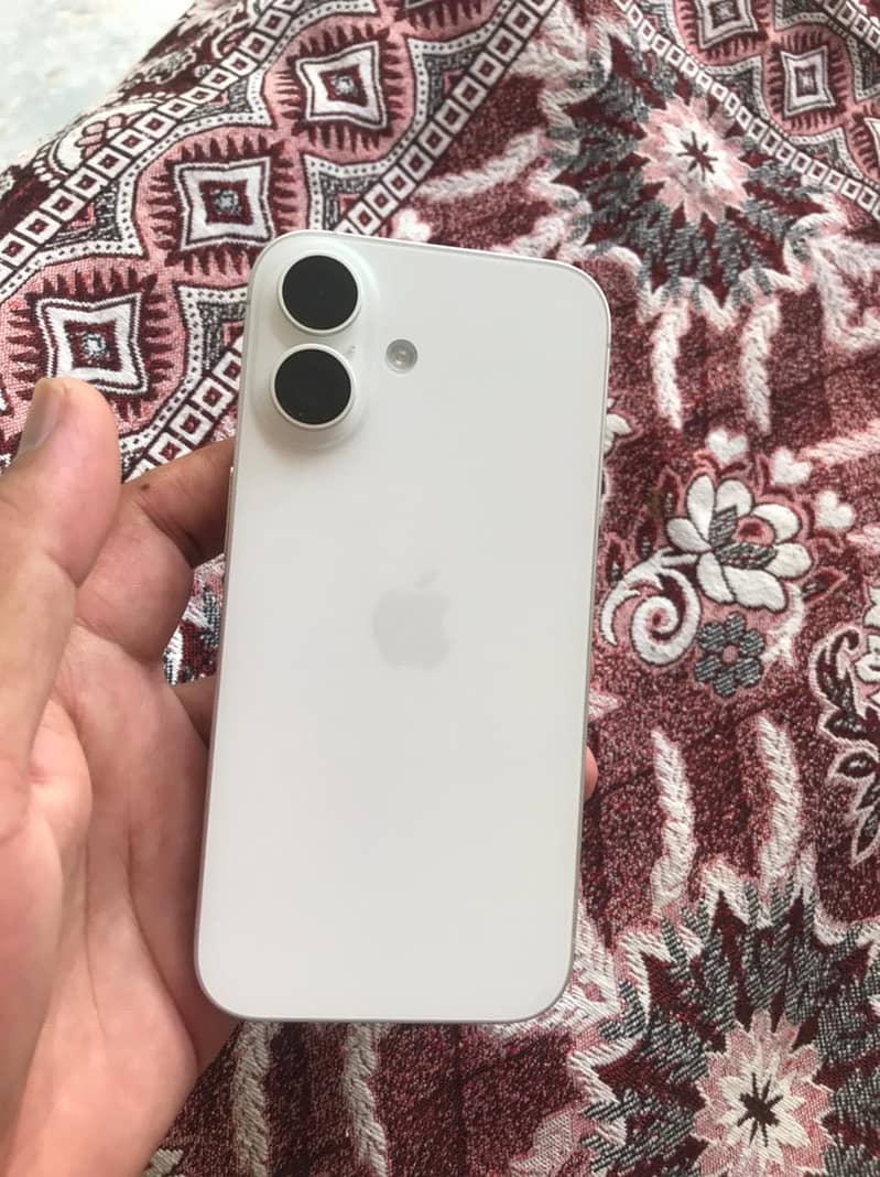 Apple iPhone 16 0