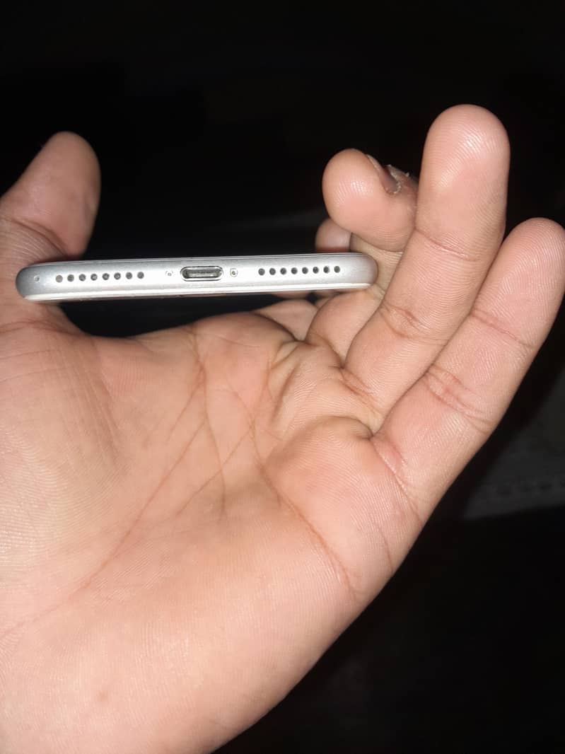 Apple iPhone 8 Plus 3