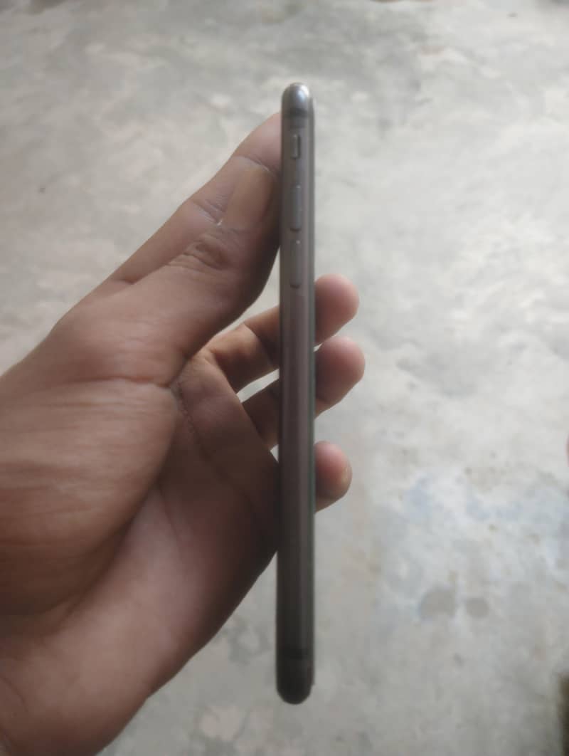 Apple iPhone 8 1