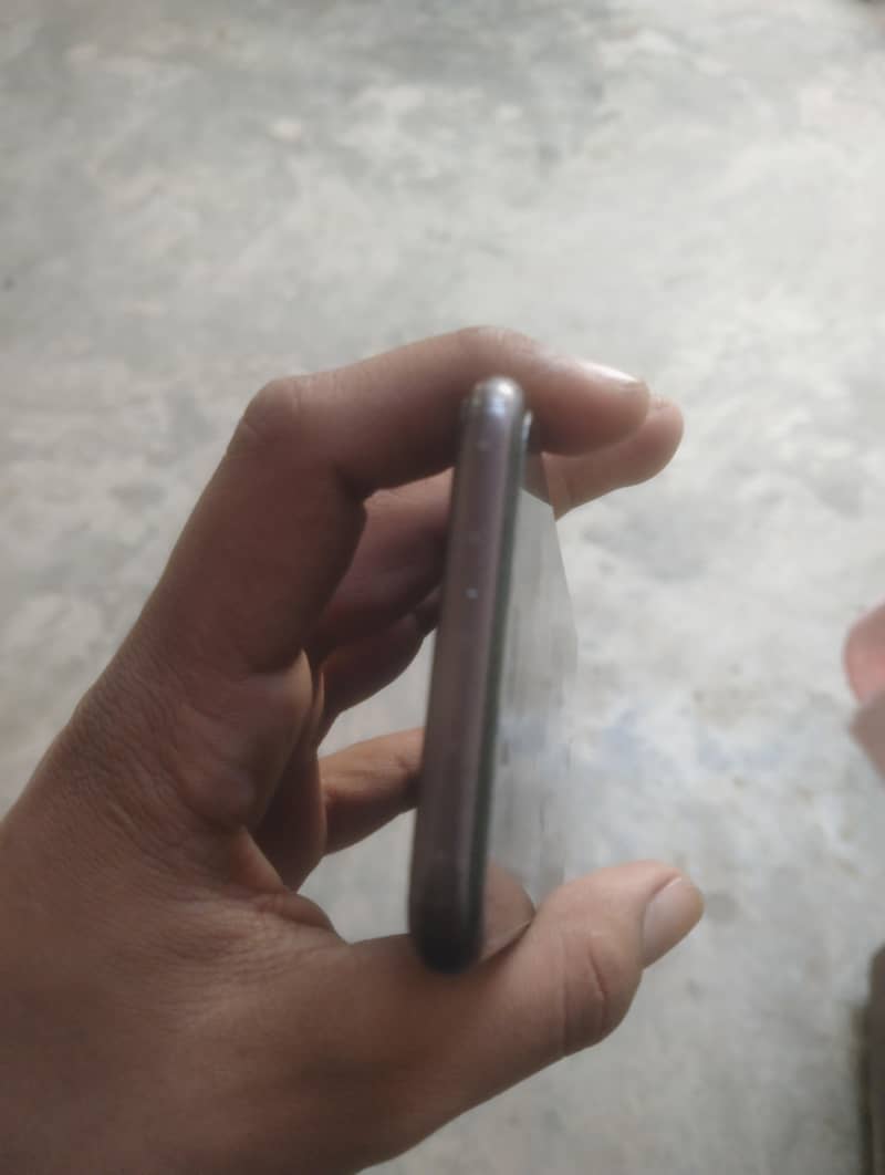 Apple iPhone 8 4