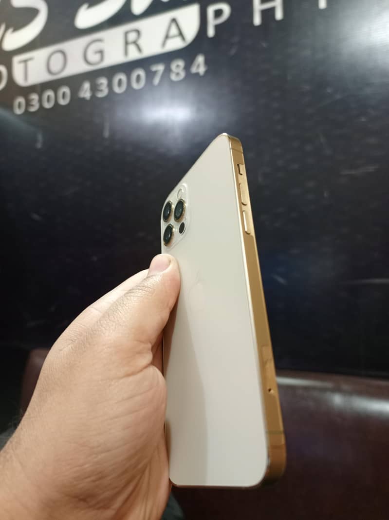 Apple iPhone 12 Pro 1