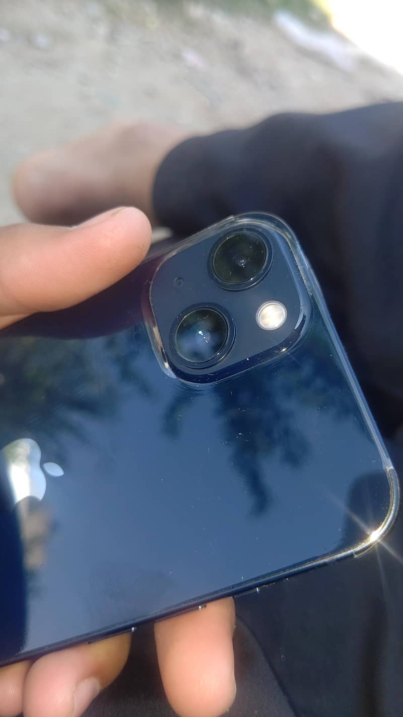 Apple iPhone 13 8