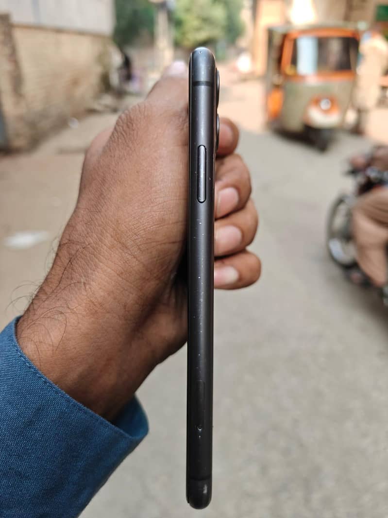 Apple iPhone 11 jv 0
