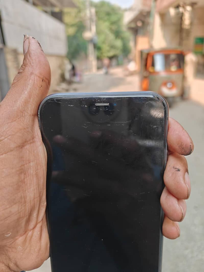 Apple iPhone 11 jv 3