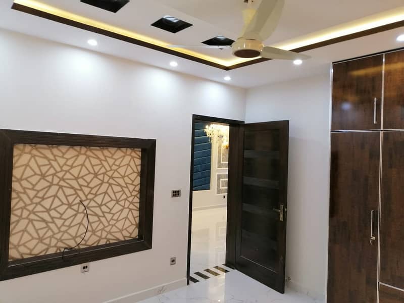 A PRIME LOCATION 8 MARLA HOUSE FOR SALE IN UMAR BLOCK SECTOR B BAHRIA ...