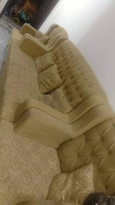 Elegant 5-Seater Sofa Set in Excellent Condition