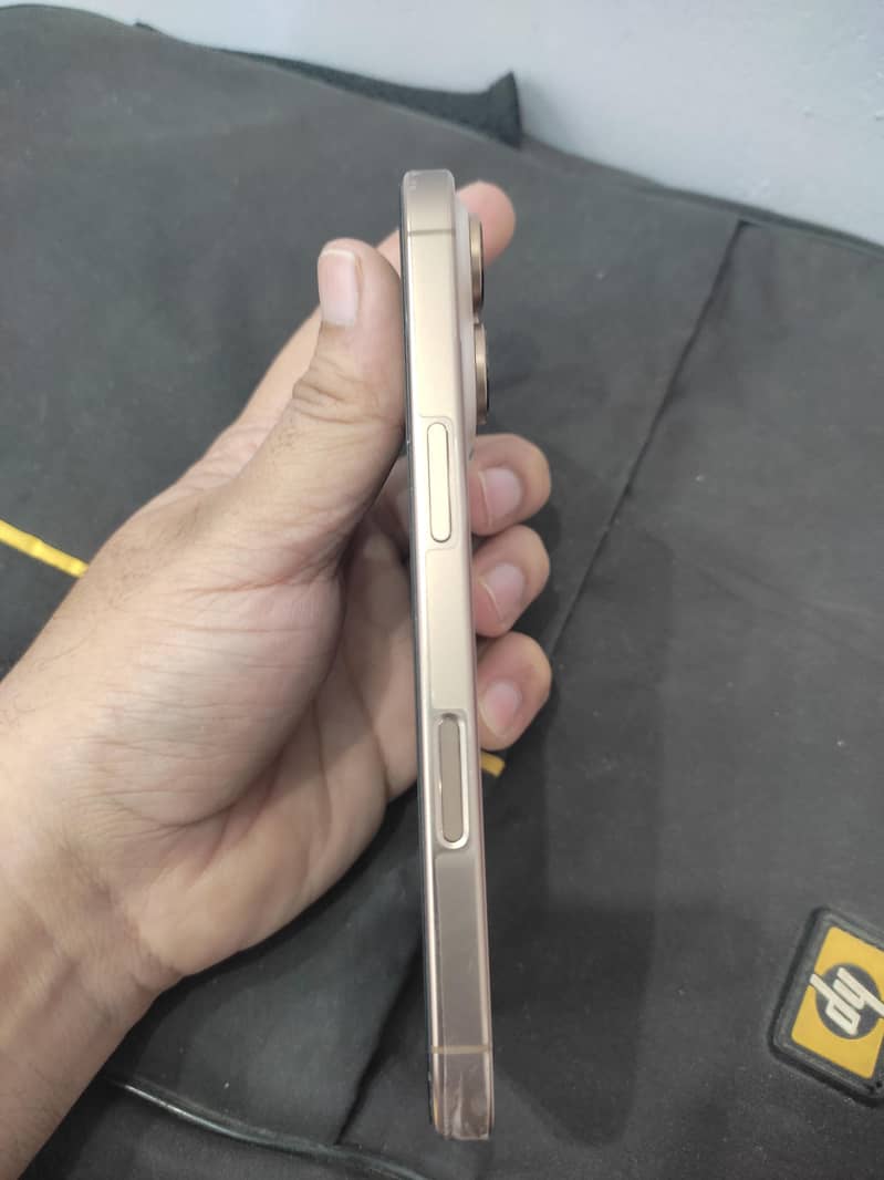 Apple iPhone 16 Pro 1
