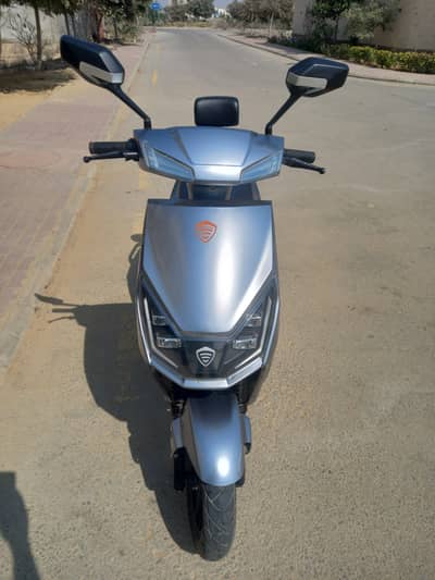 Benling Crown Roshni scooty in BTK