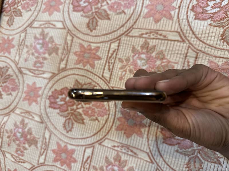 Apple iPhone 11 Pro 1