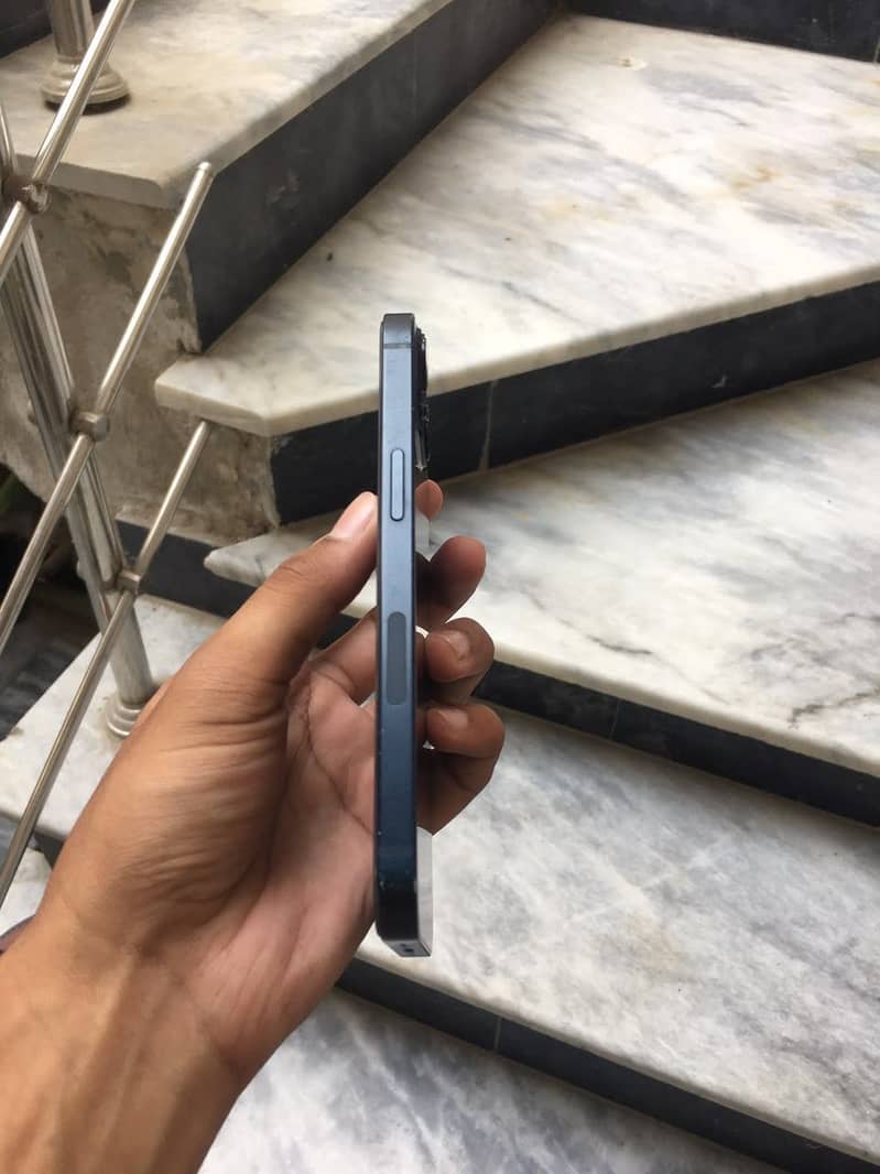Apple iPhone 13 1